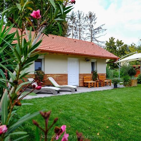 Ciprus Porta Apartmanok Balatonkenese Ngoại thất bức ảnh