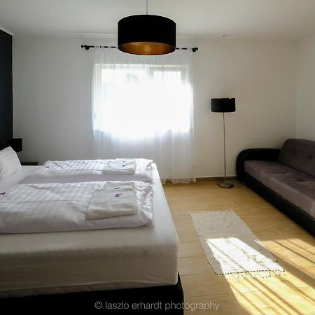 Ciprus Porta Apartmanok Balatonkenese Ngoại thất bức ảnh