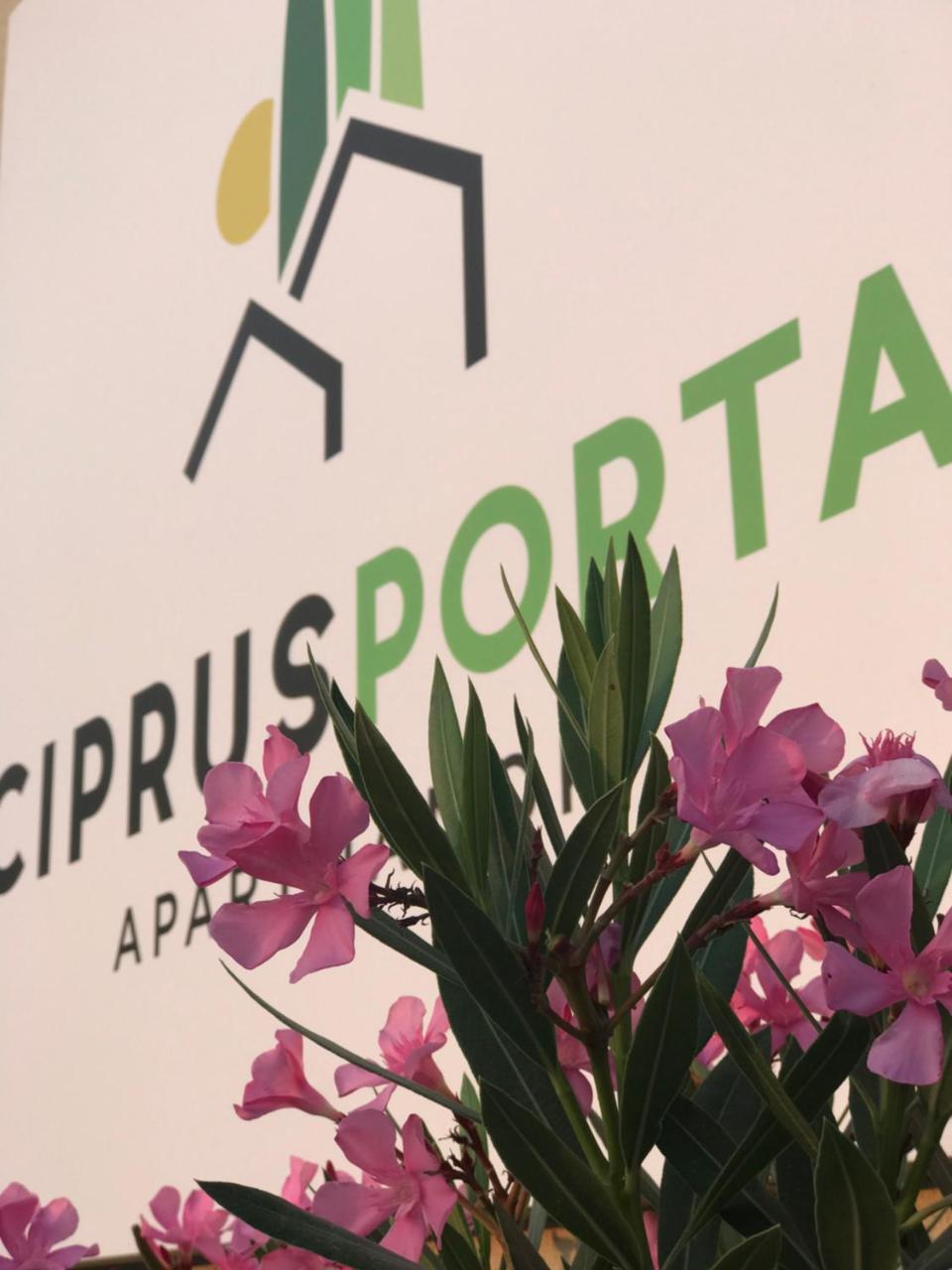 Ciprus Porta Apartmanok Balatonkenese Ngoại thất bức ảnh