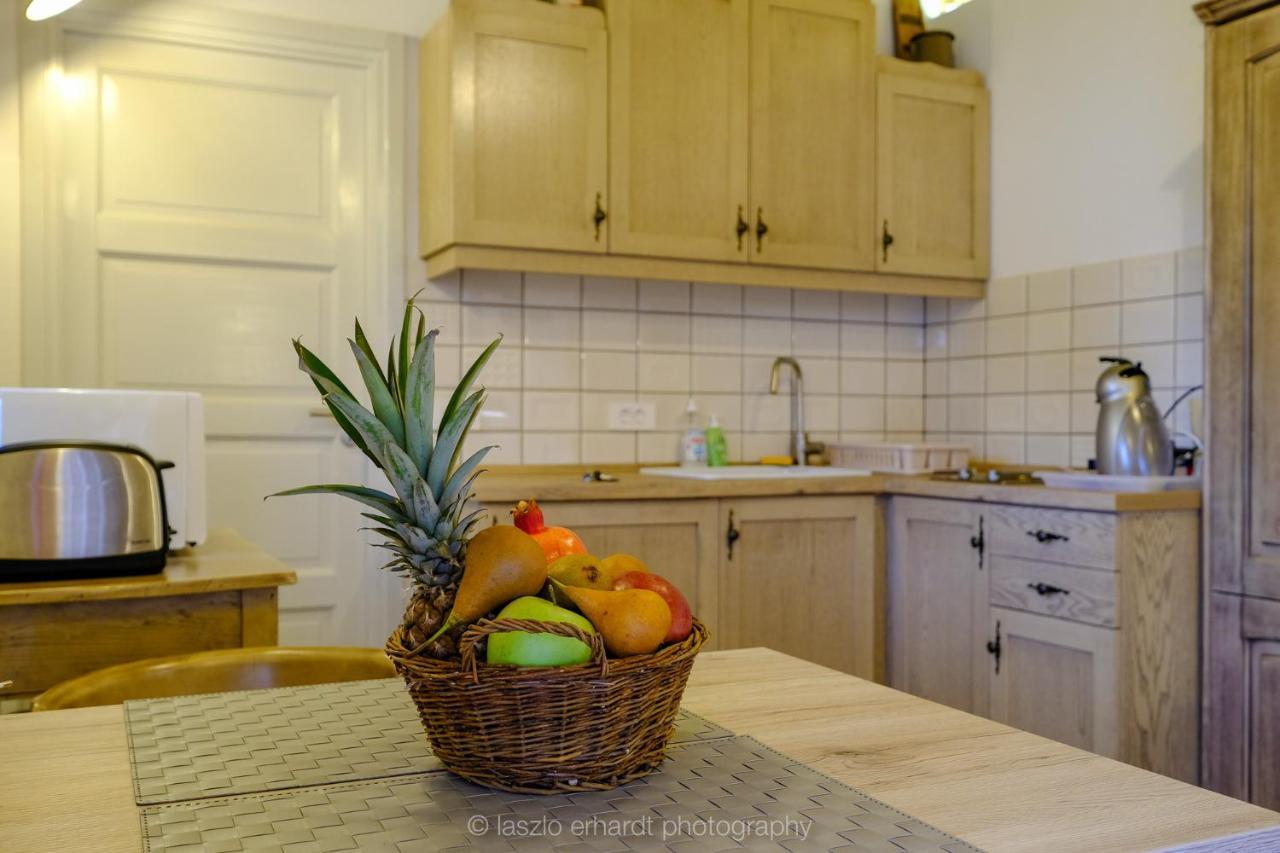 Ciprus Porta Apartmanok Balatonkenese Ngoại thất bức ảnh