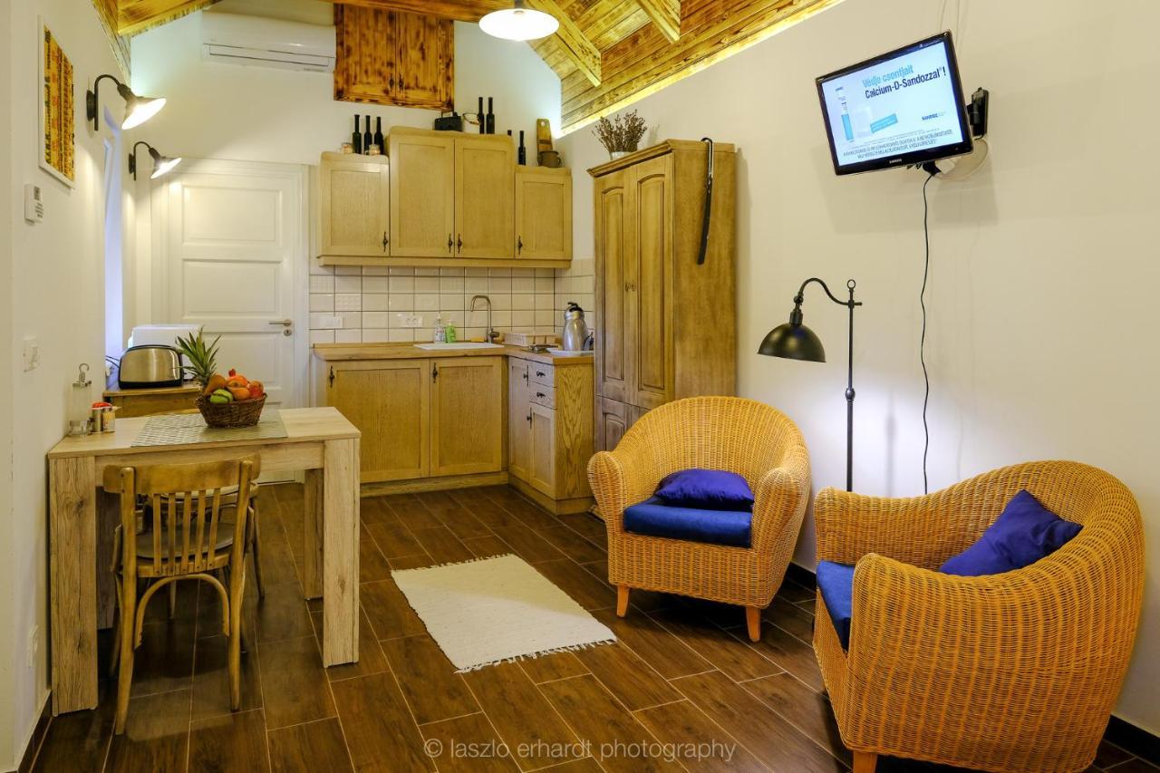 Ciprus Porta Apartmanok Balatonkenese Ngoại thất bức ảnh