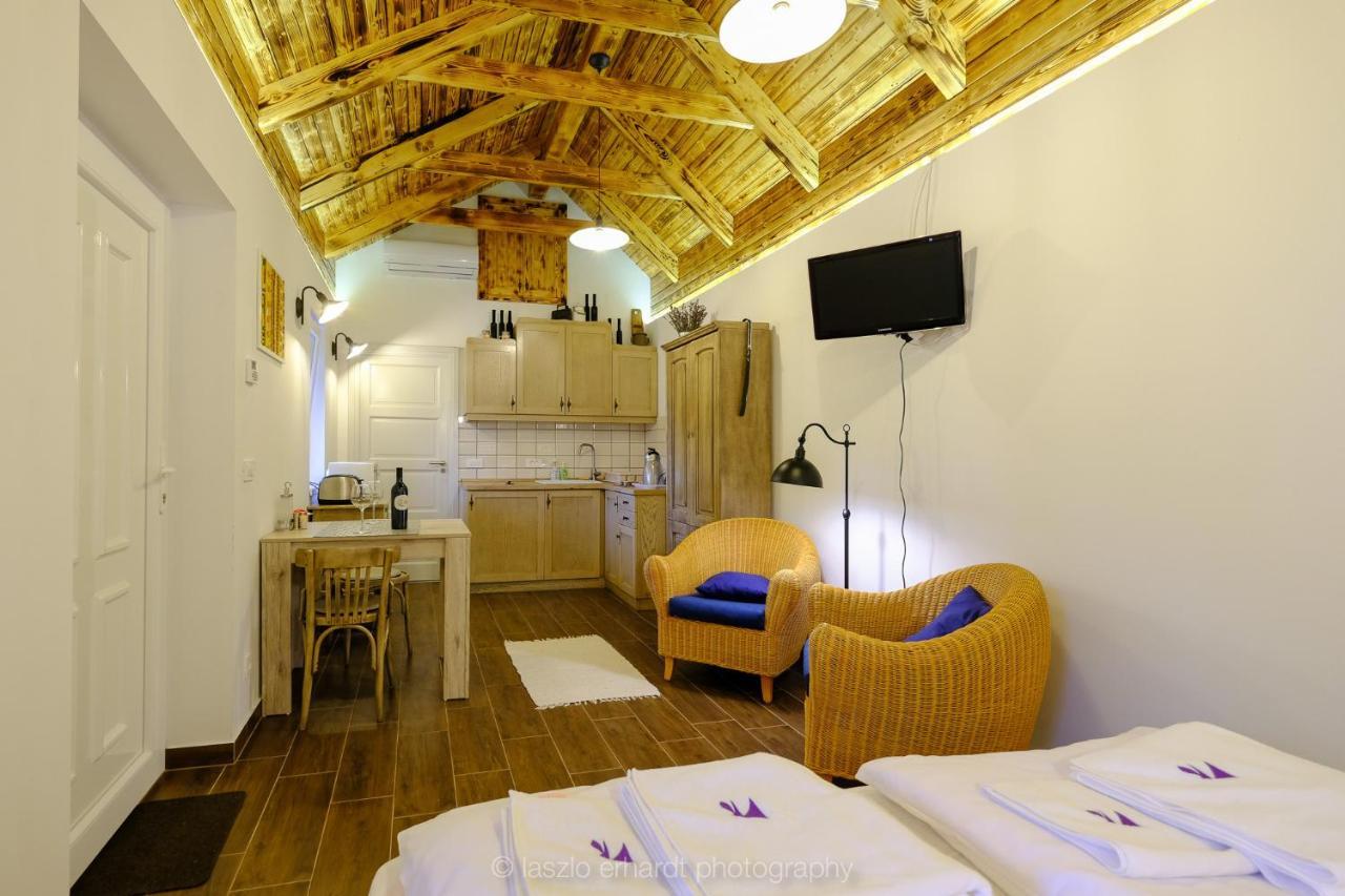 Ciprus Porta Apartmanok Balatonkenese Ngoại thất bức ảnh