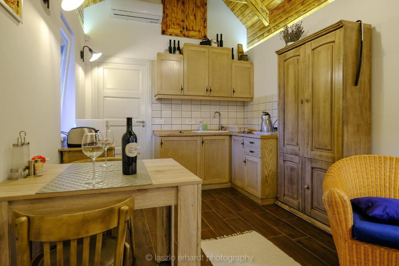 Ciprus Porta Apartmanok Balatonkenese Ngoại thất bức ảnh