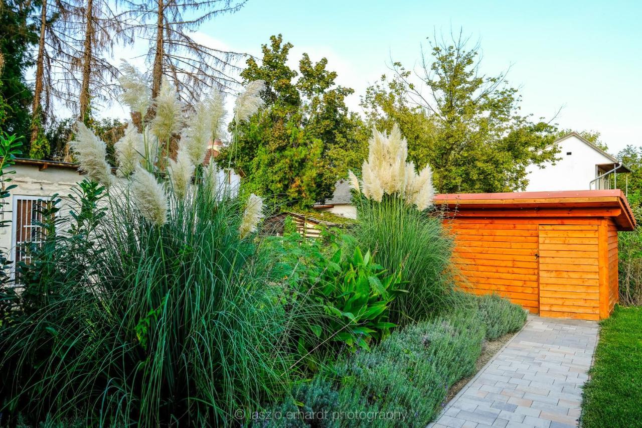 Ciprus Porta Apartmanok Balatonkenese Ngoại thất bức ảnh