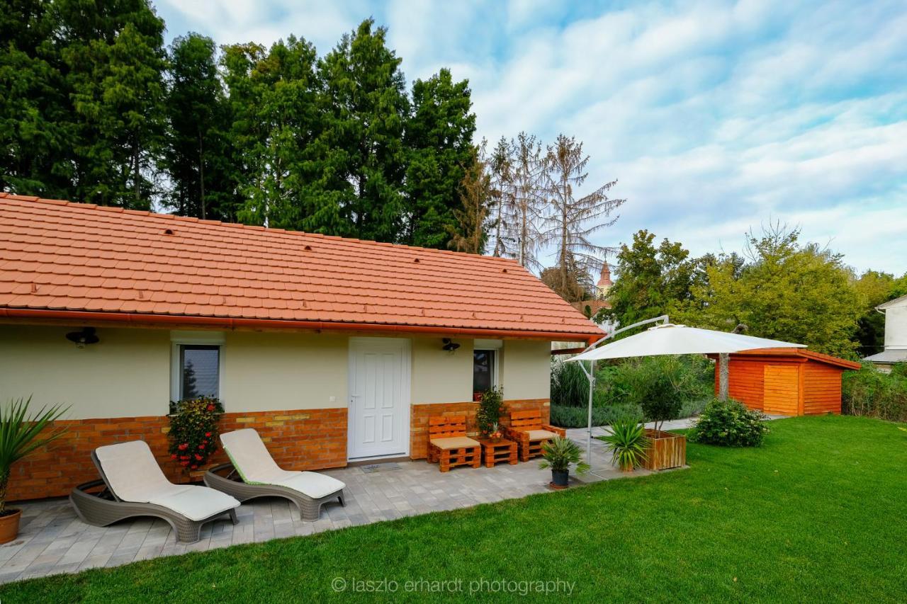 Ciprus Porta Apartmanok Balatonkenese Ngoại thất bức ảnh